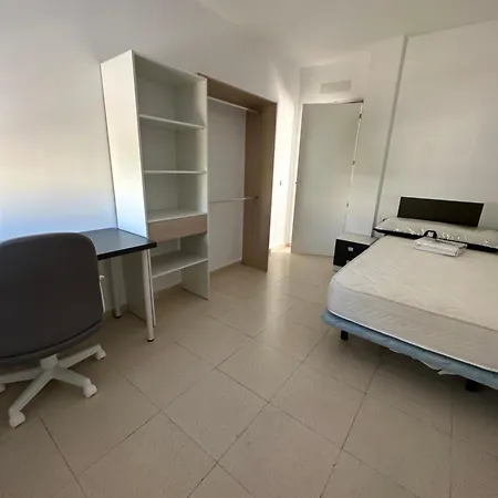 بيت شباب Privadas Con Bano Compartido En Espectacular Piso جيريز